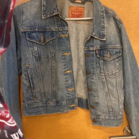 Thrifted Levi's jean jacket - Picture 3 of 3